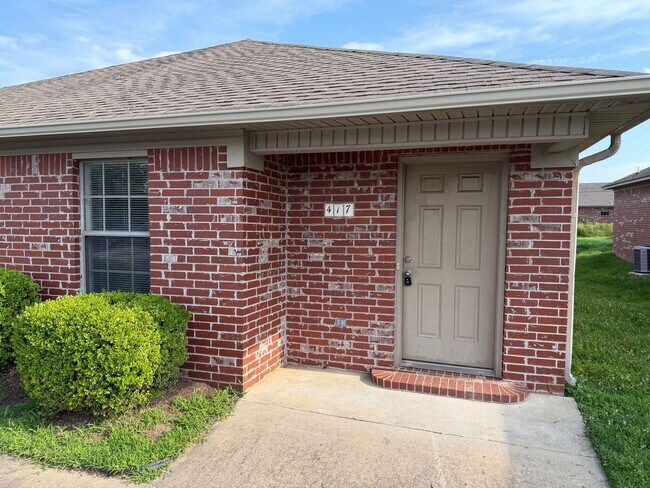 Building Photo - 2 Bed 2 Bath Duplex