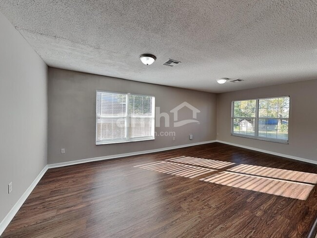 Photo - 1921 Knollcrest Dr