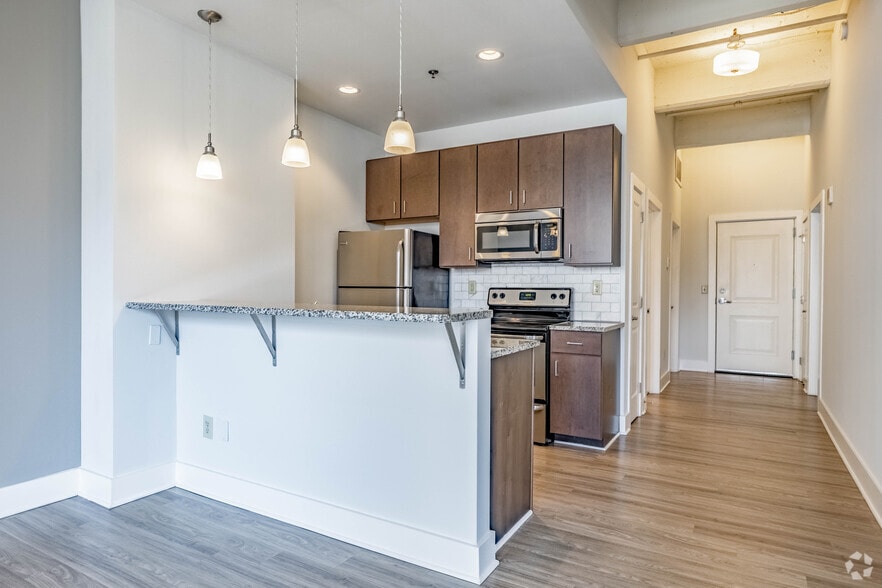 Findlay Loft 1BR, 1BA - 942SF - Kitchen