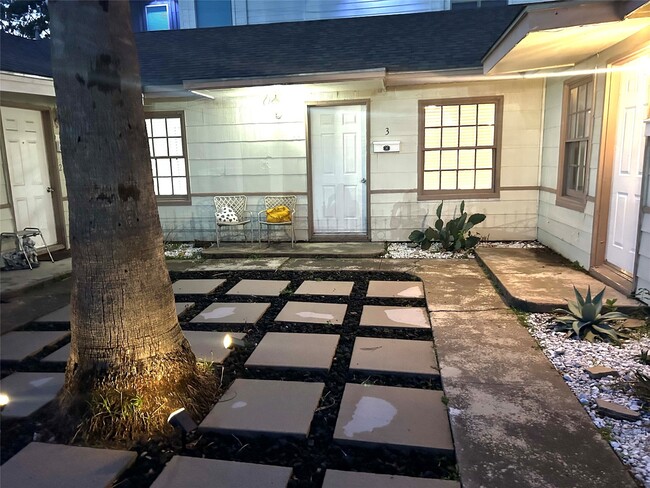 Photo - 909 W 13th St Apartment Unit 3