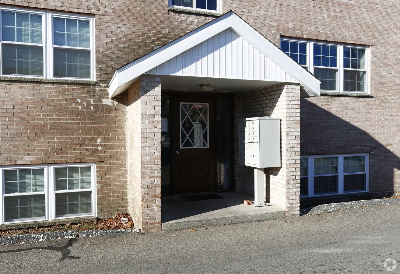 Photo - 1093 Main St