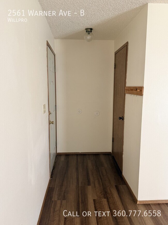 Photo - 2561 Warner Ave Unidad B