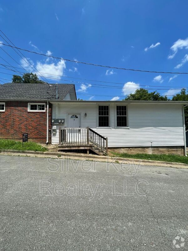 Building Photo - 201 Forrest Ave Unit B Rental