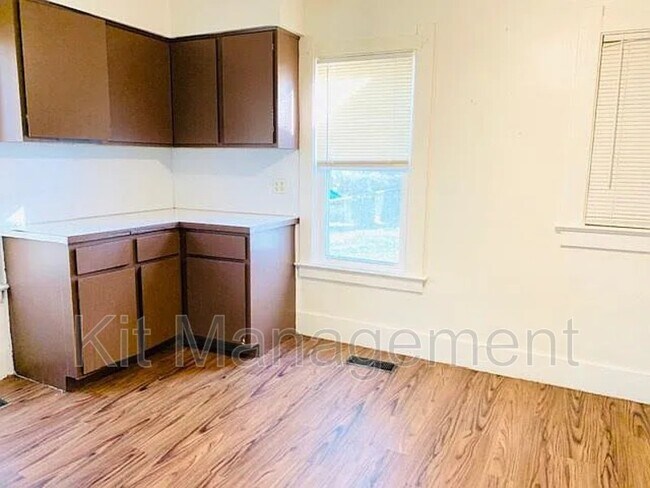 Charming 2-Bedroom Ranch Home in South Toledo