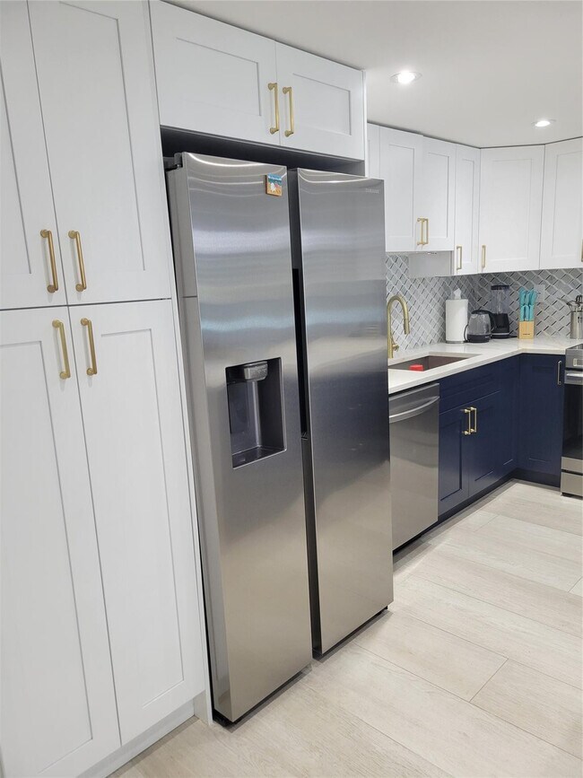 Photo - 19390 Collins Ave Unit 216