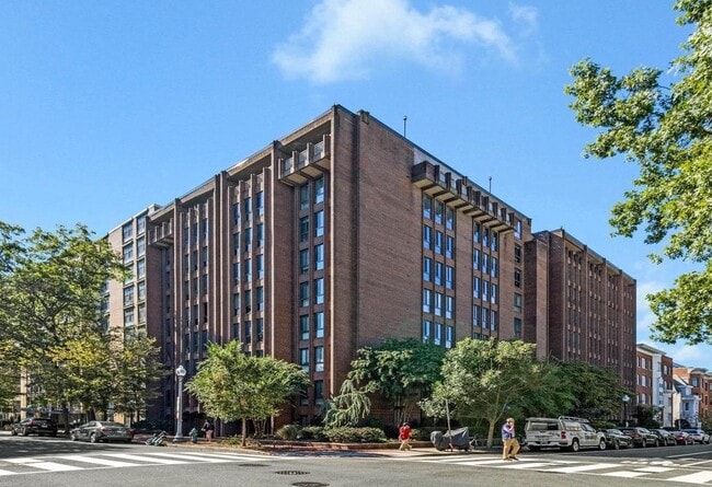 Building Photo - 1280 21st St NW Unit #905