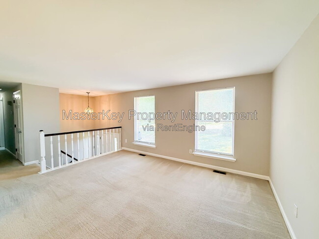 Photo - 704 E Dynasty Dr