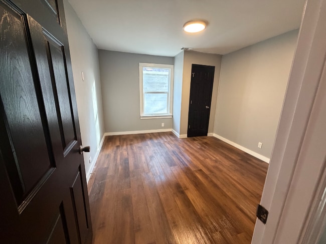 Building Photo - 514 Iowa Ave