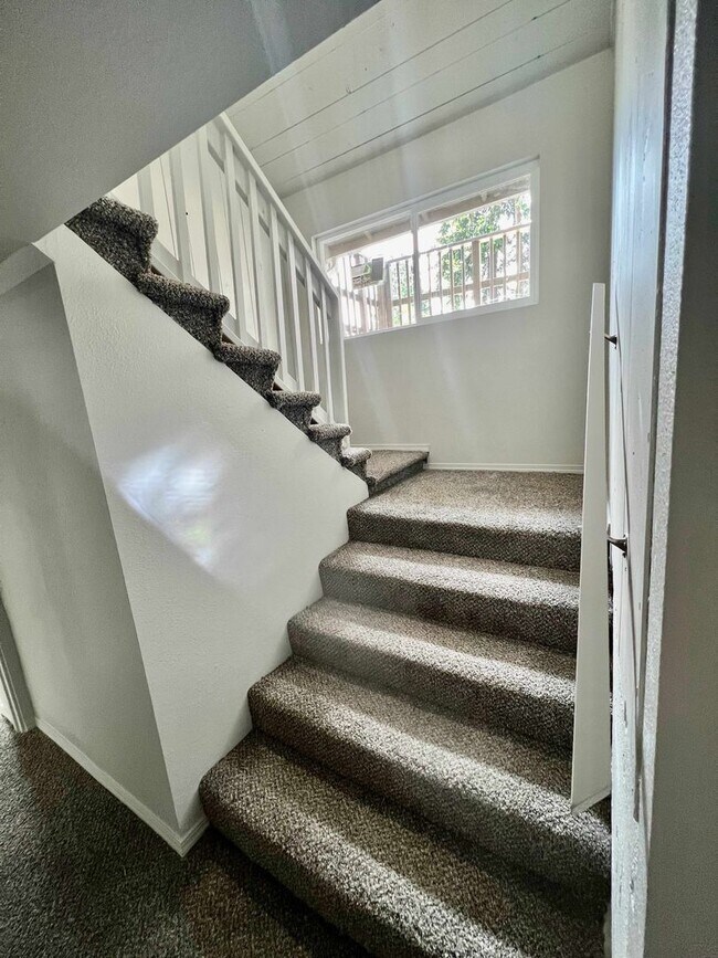 4 bed / 1 bath on Star Lake in Kent, WA Rental House Rental in Kent