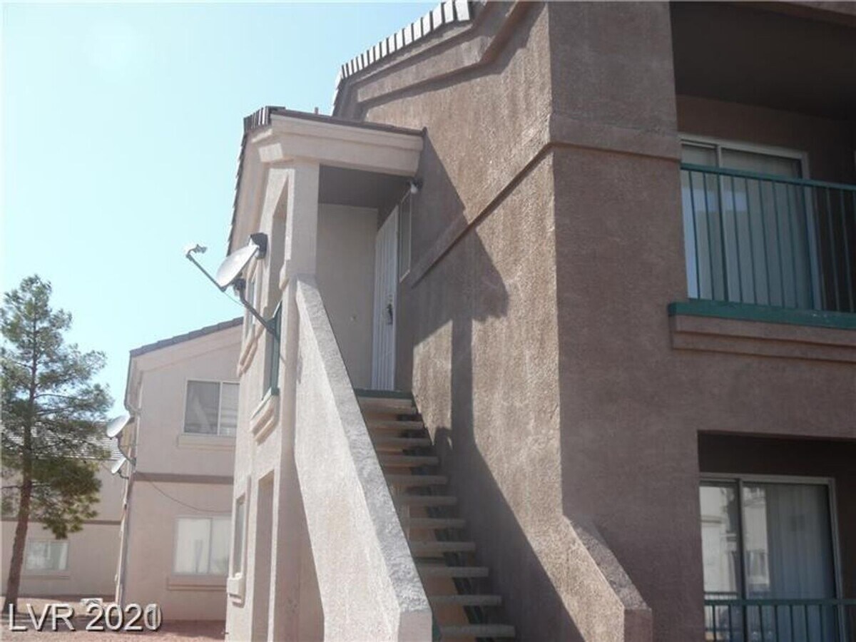 Photo - FrankAved1517 Unit 202