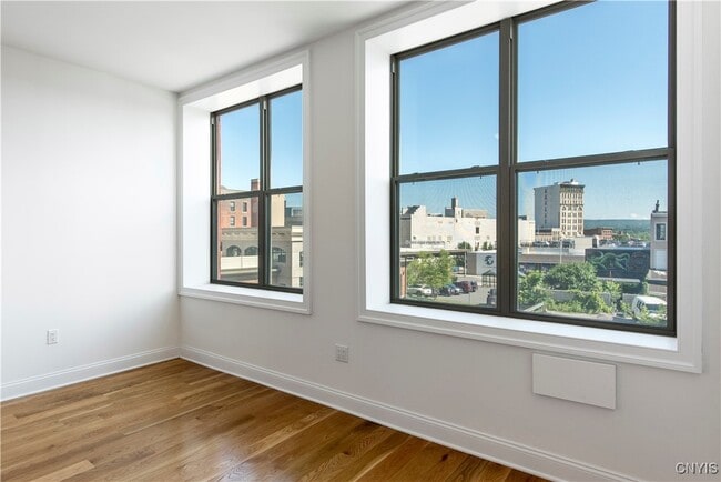 Photo - 221 Elizabeth St