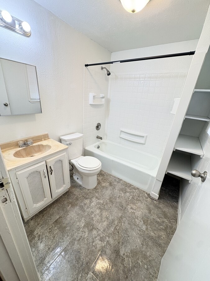 Photo - 704 Baylor St