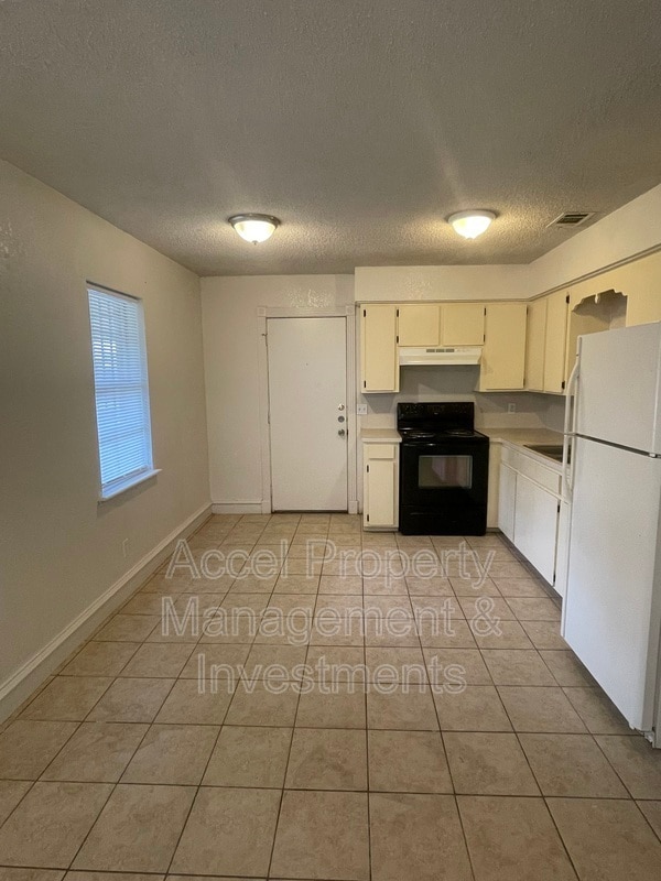 Photo - 806 W 26th St