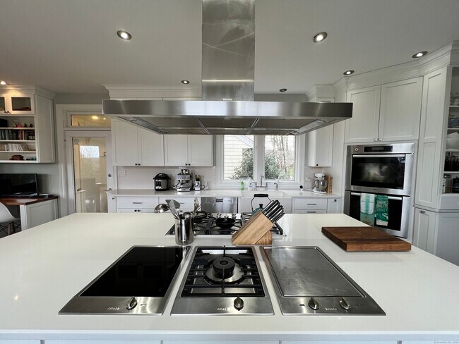 Photo - 172 Umpawaug Rd