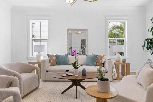 Photo - 321 12th Ave NE