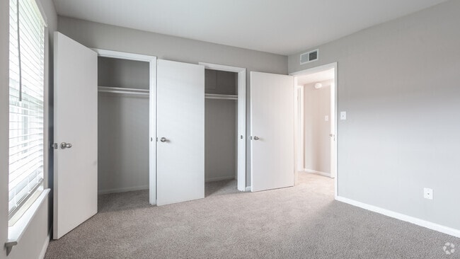 2BR,1.5BA,875SF