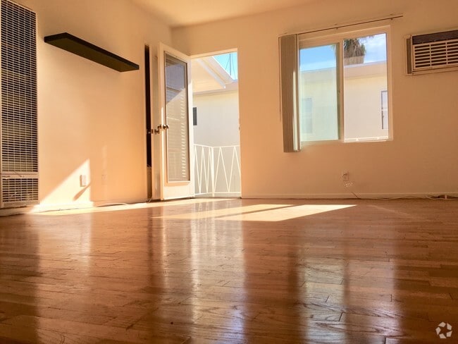 Building Photo - 1318 N Martel Ave Unit 6 Rental