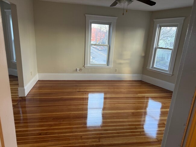 Building Photo - 592 Salem St Unit 592SalemSt#2