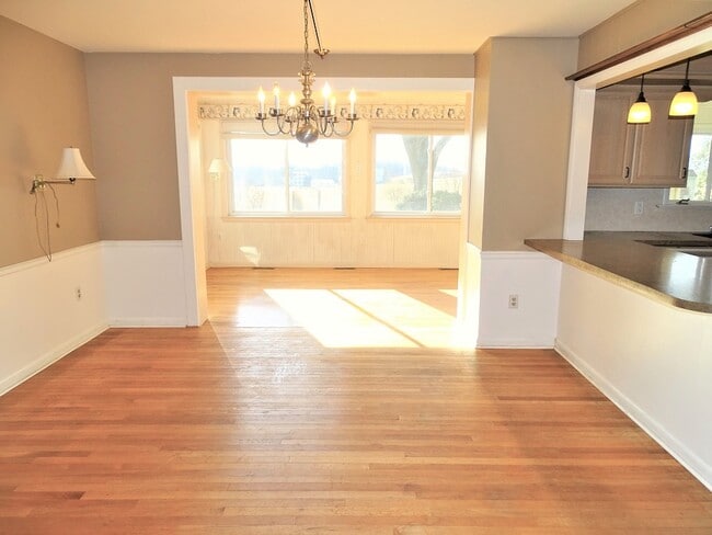 Photo - 1357 E Oregon Rd