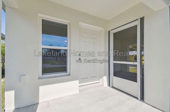Photo - 629 W 7th St
