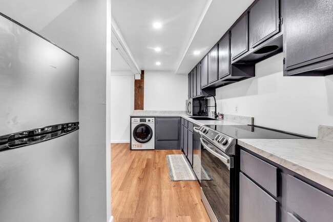 Photo - 107 S Front St