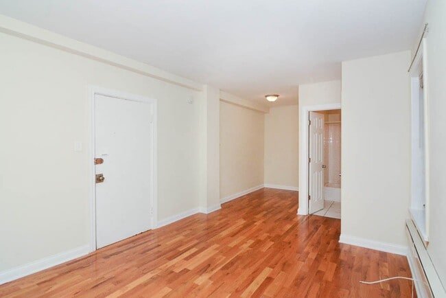 Building Photo - 1337 N Dearborn St Unit A06C Rental
