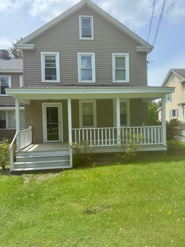 Building Photo - 177 Laurel St Rental