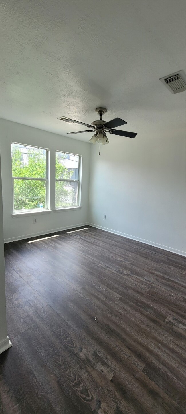 Photo - 1426 Ruthven St