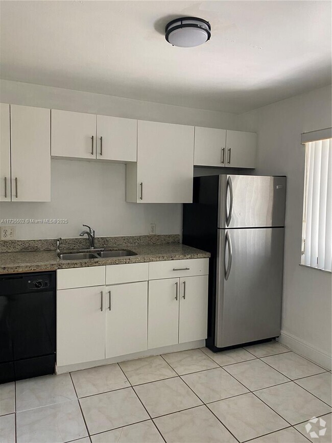 Building Photo - 16551 Blatt Blvd Unit 104 Rental