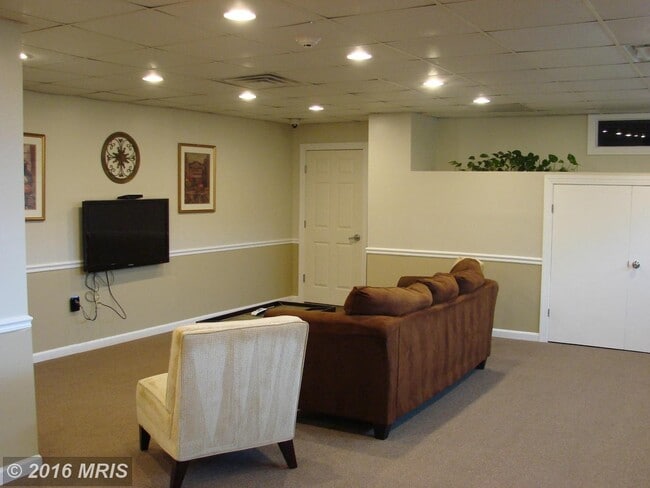 Building Photo - 5353 Columbia Pike Unit 504