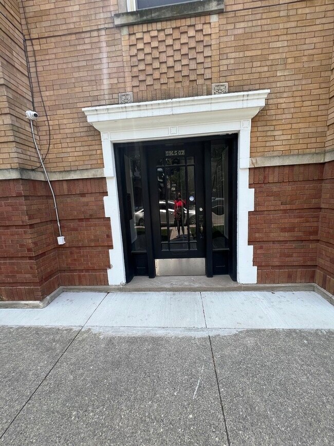 Photo - 5907 W Arthington St Unidad 1