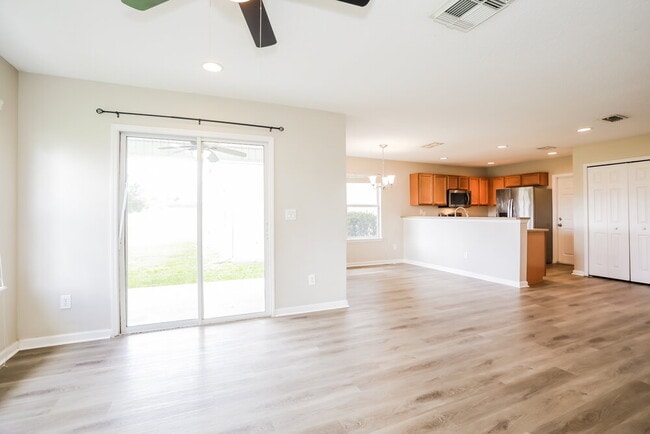635 Sunny Stroll Dr