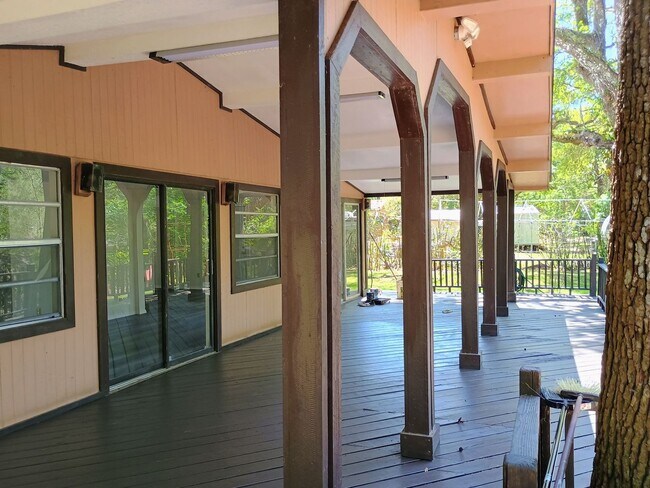 Photo - 3 bedroom 1.5 bath waterfront home