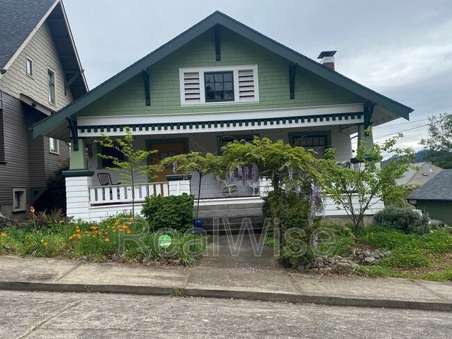Photo - 837 SE Blakeley Ave