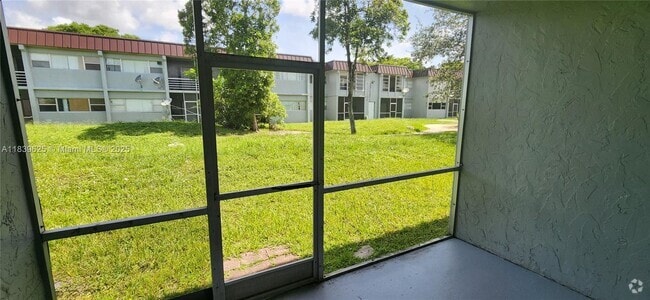 Building Photo - 7321 NW 85th St Unit 102 Rental