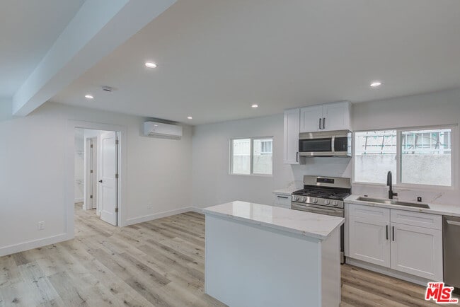 Photo - 11918 Rochester Ave