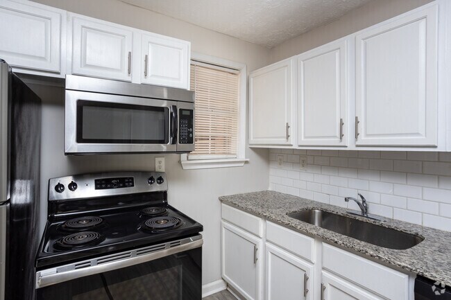 1BR, 1BA - 600SF - Kitchen - 10 on Broad