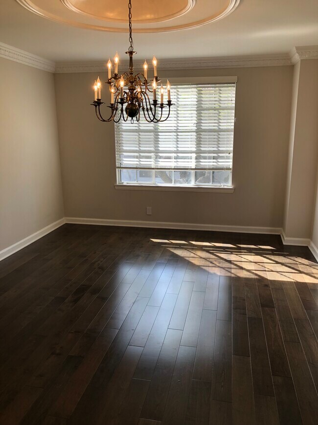 formal dining room - 11745 Montana Ave Condo Unit # 201