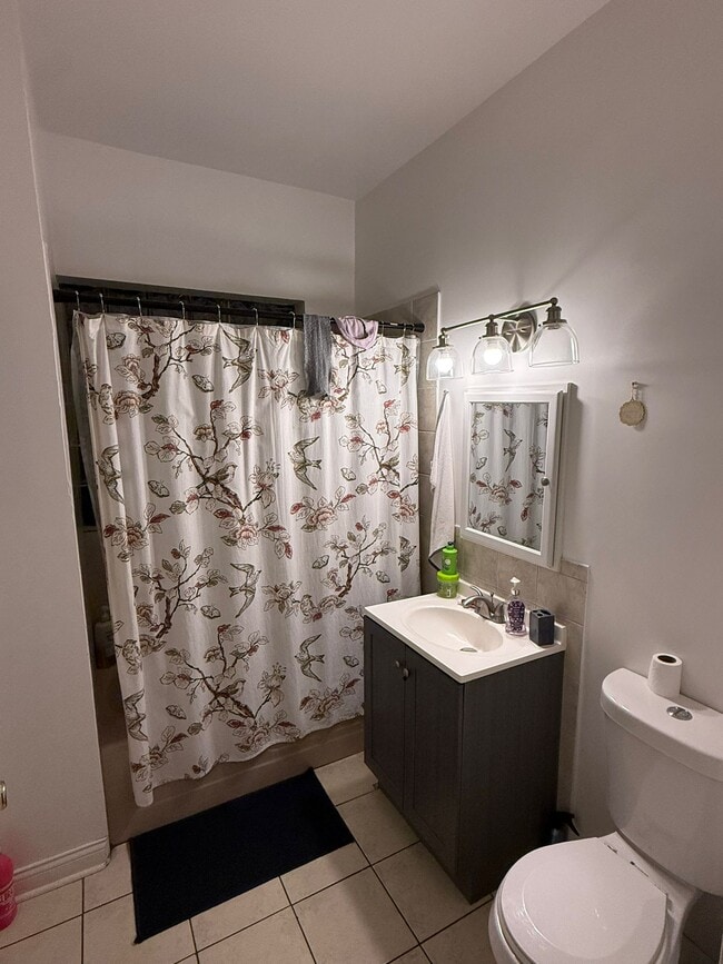 Bathroom - 2110 W 22nd Pl Unit First Floor Rear