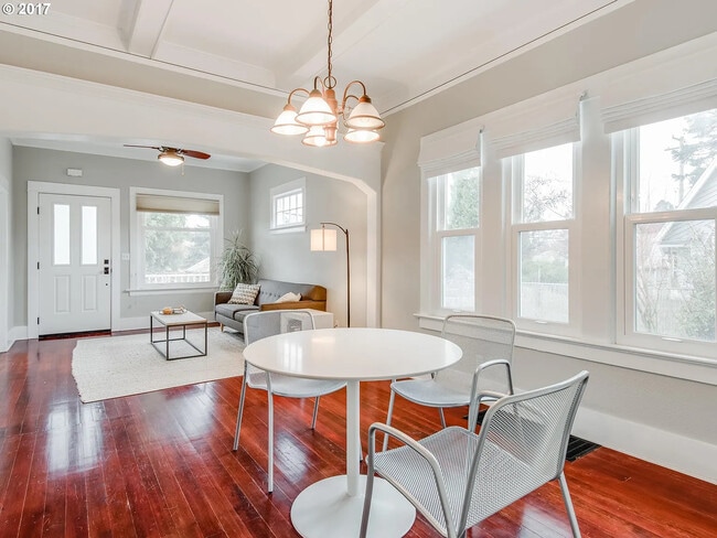 Photo - 5525 NE Everett St