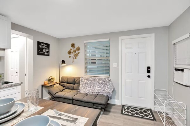 Photo - 1235 Grove St
