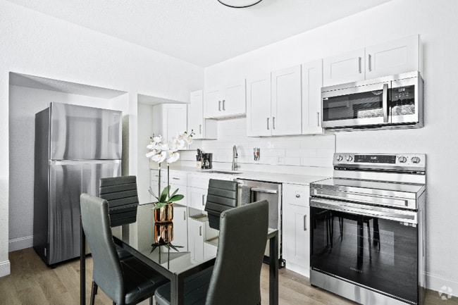 Building Photo - 209 W Gladys St Rental