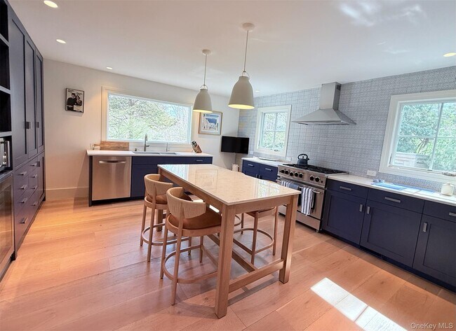 Photo - 323 Division St