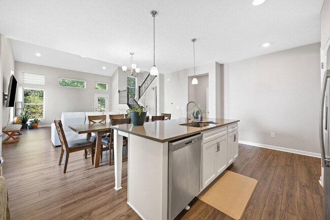 Photo - 560 Habitat Wy