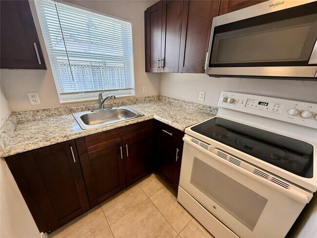 Photo - 209 SW 14th St Unidad 3