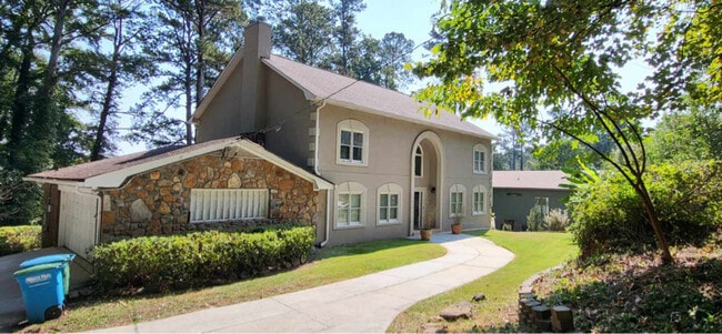 Photo - 1932 Lake Lucerne Dr SW