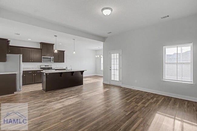 Photo - 20 Fuller Wy NE