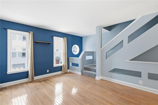 Photo - 856 St Charles Ave NE