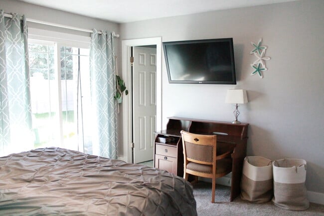 Photo - 555 W 920 N