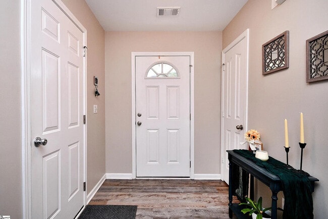 Photo - 3 Bedroom 2.5 Bathrooms